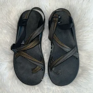 🔹 Chaco Classic Sandals