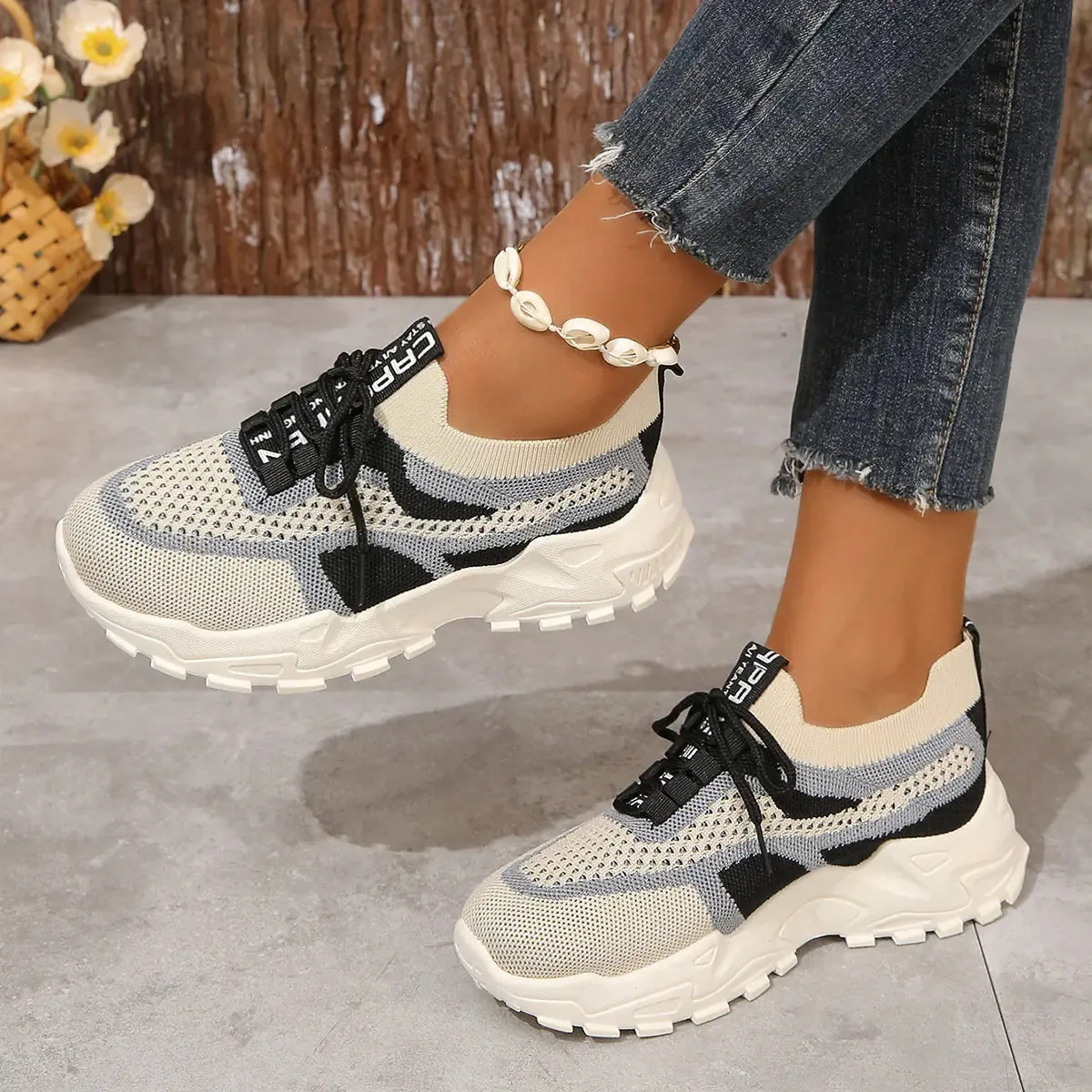2025 Chic Breathable Sneakers
