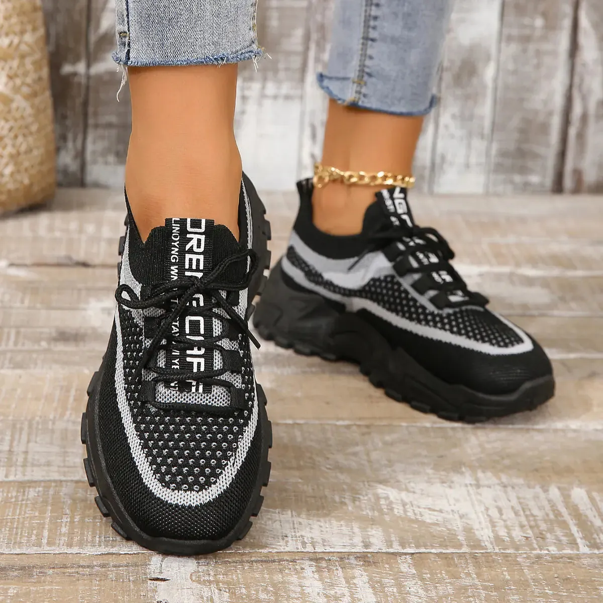 2025 Chic Breathable Sneakers
