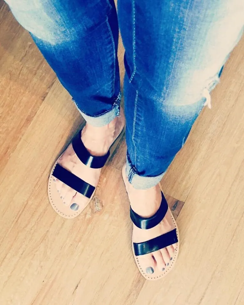 Classic leather sandals