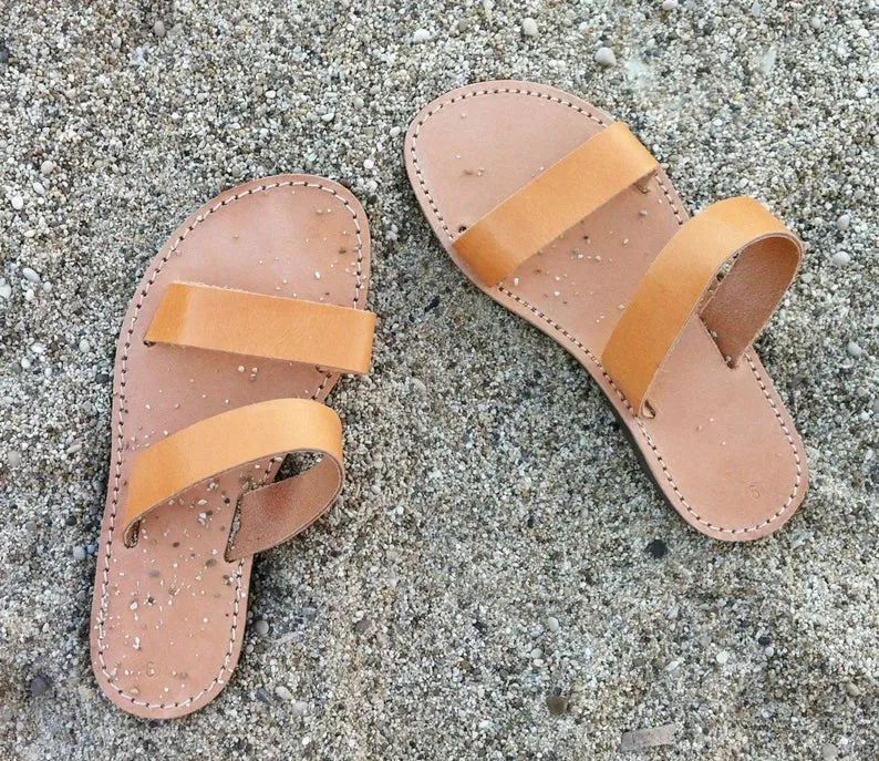 Classic leather sandals