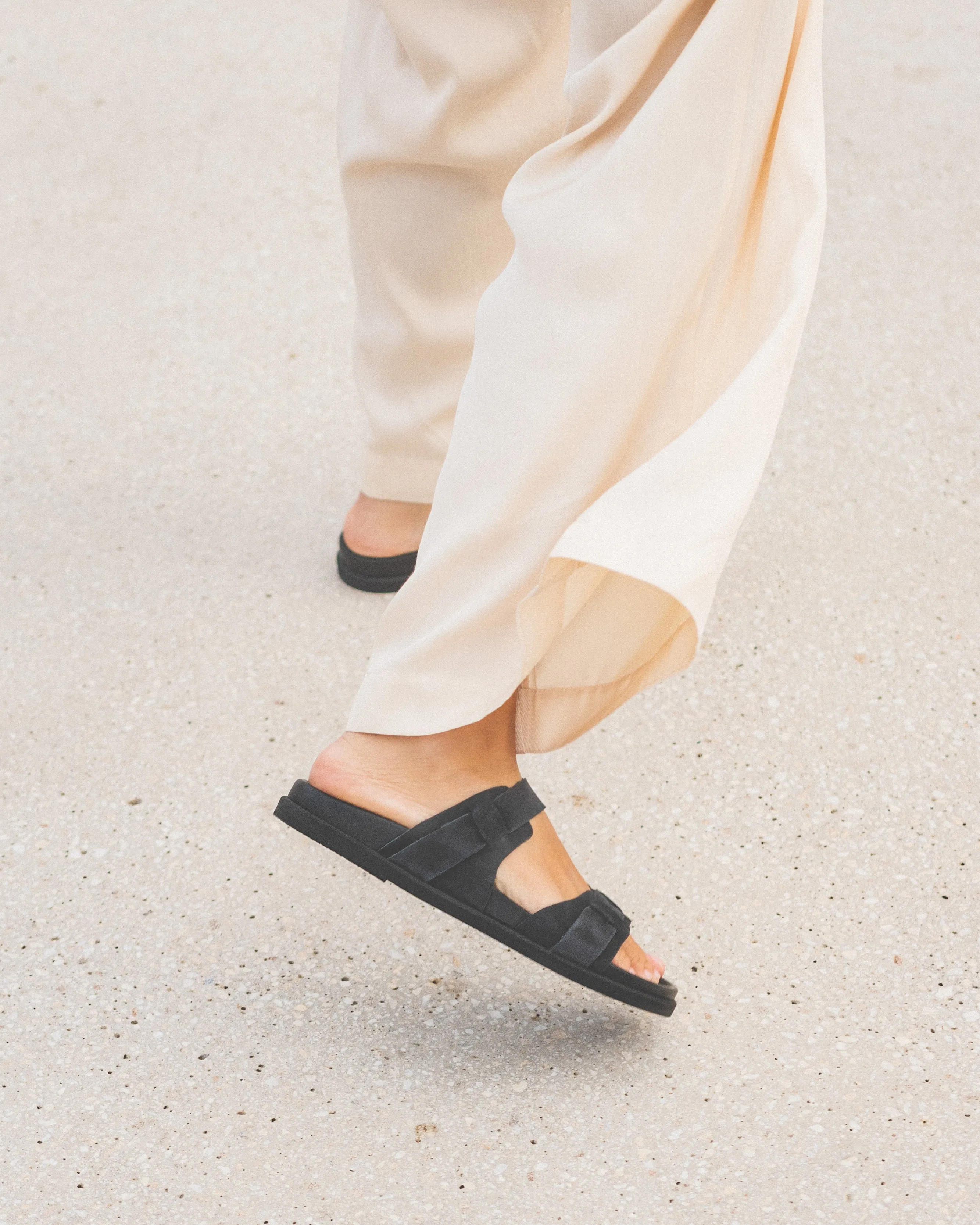 CORFU FOOTBED - BLACK/BLACK SUEDE