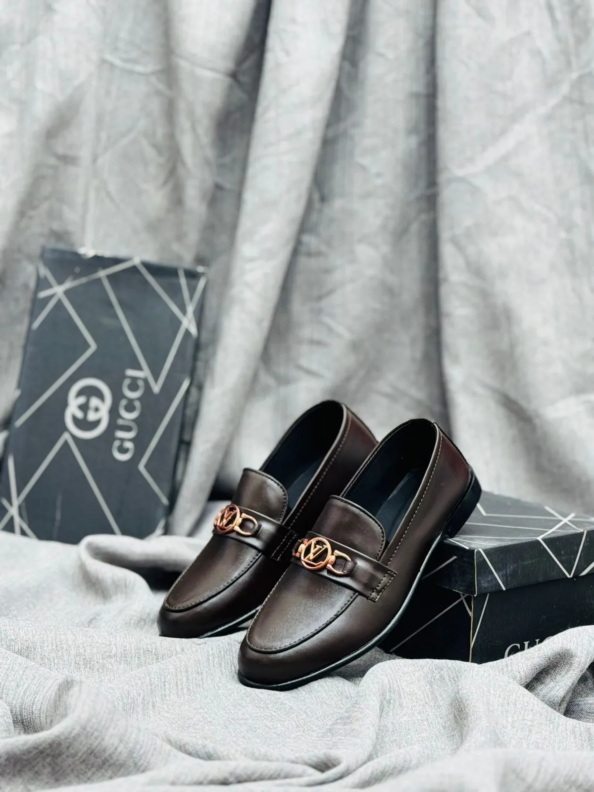 Elegant Brown Leather Loafers with Gold Buckle – Timeless Sophistication