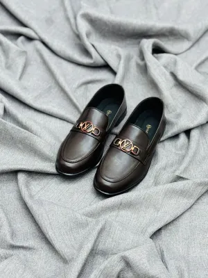 Elegant Brown Leather Loafers with Gold Buckle – Timeless Sophistication