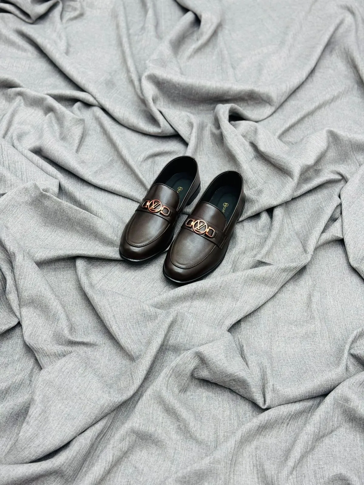 Elegant Brown Leather Loafers with Gold Buckle – Timeless Sophistication