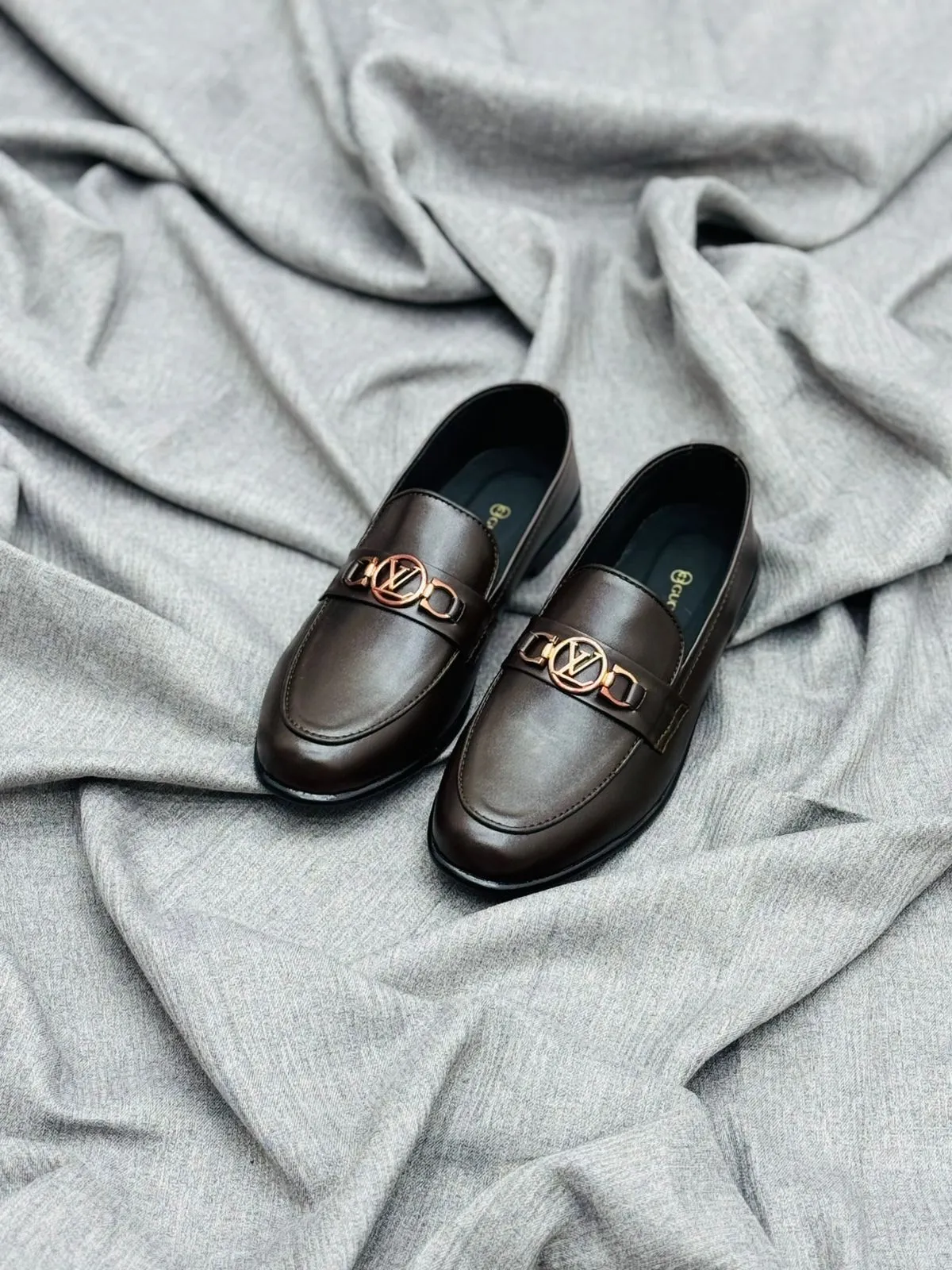 Elegant Brown Leather Loafers with Gold Buckle – Timeless Sophistication