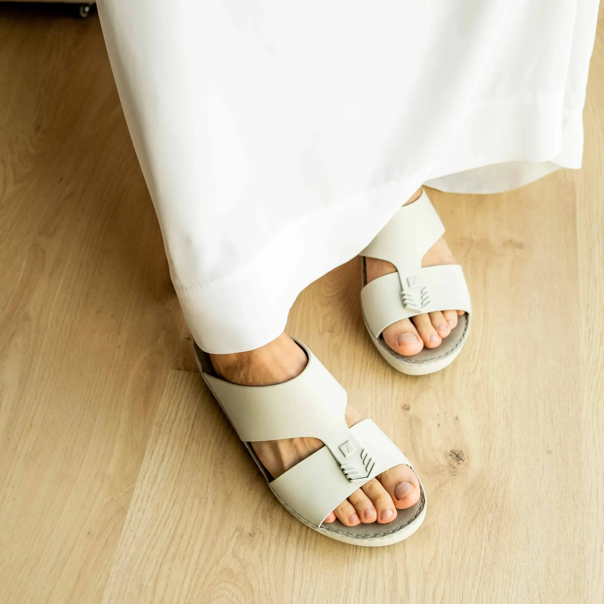 FARADA MENS UNIQUE TEXTURED WITH T-STAP SANDALS COLD