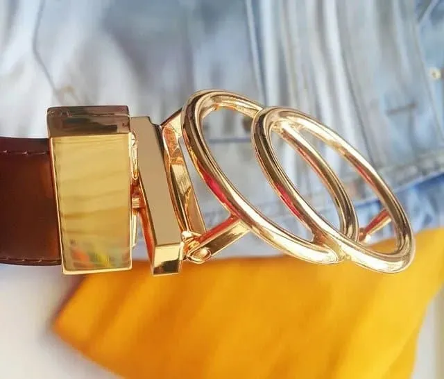 Leather Reversible Belt: Elegant Two-in-One Accessory for Women