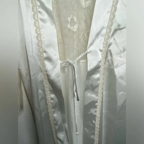 Linea Donatella Ivory Lace-Back Long Wrap Robe Lingerie Women’s Size S/M
