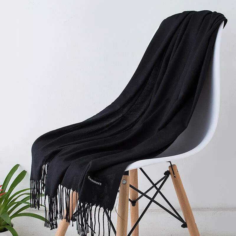 Liora Cashmere Scarf – Elegant and Versatile Winter Style