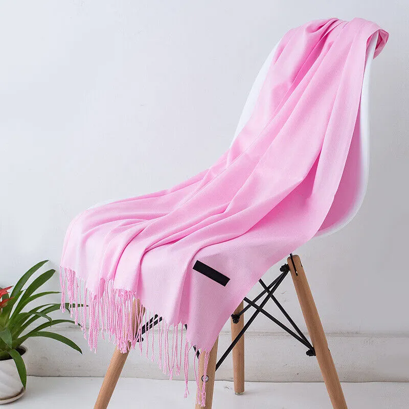 Liora Cashmere Scarf – Elegant and Versatile Winter Style