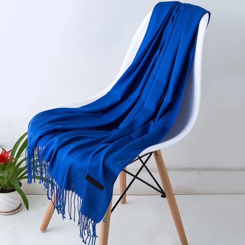 Liora Cashmere Scarf – Elegant and Versatile Winter Style