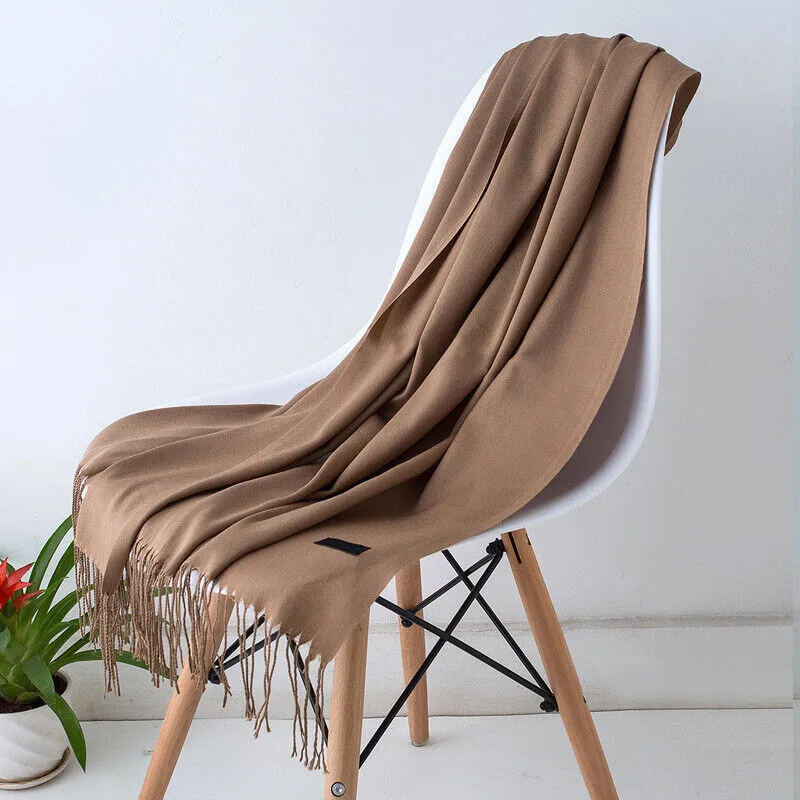 Liora Cashmere Scarf – Elegant and Versatile Winter Style