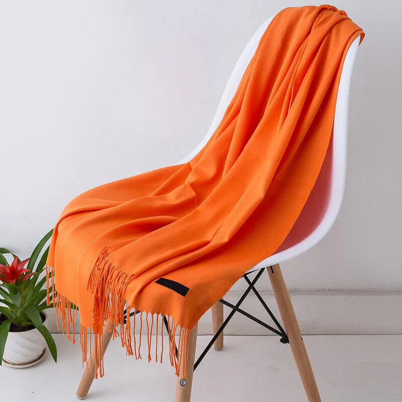 Liora Cashmere Scarf – Elegant and Versatile Winter Style
