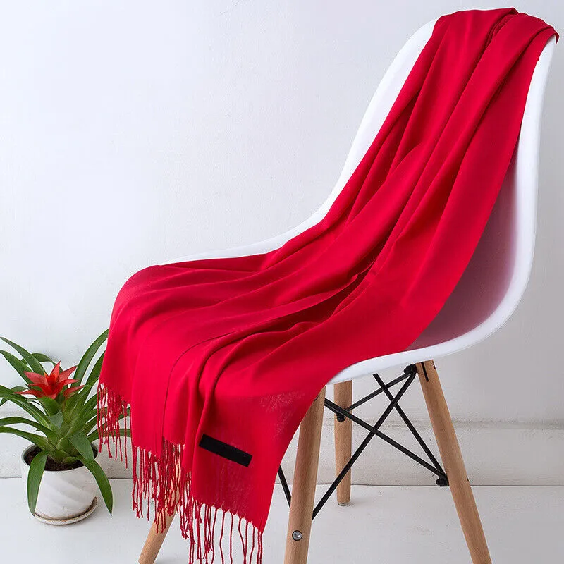 Liora Cashmere Scarf – Elegant and Versatile Winter Style