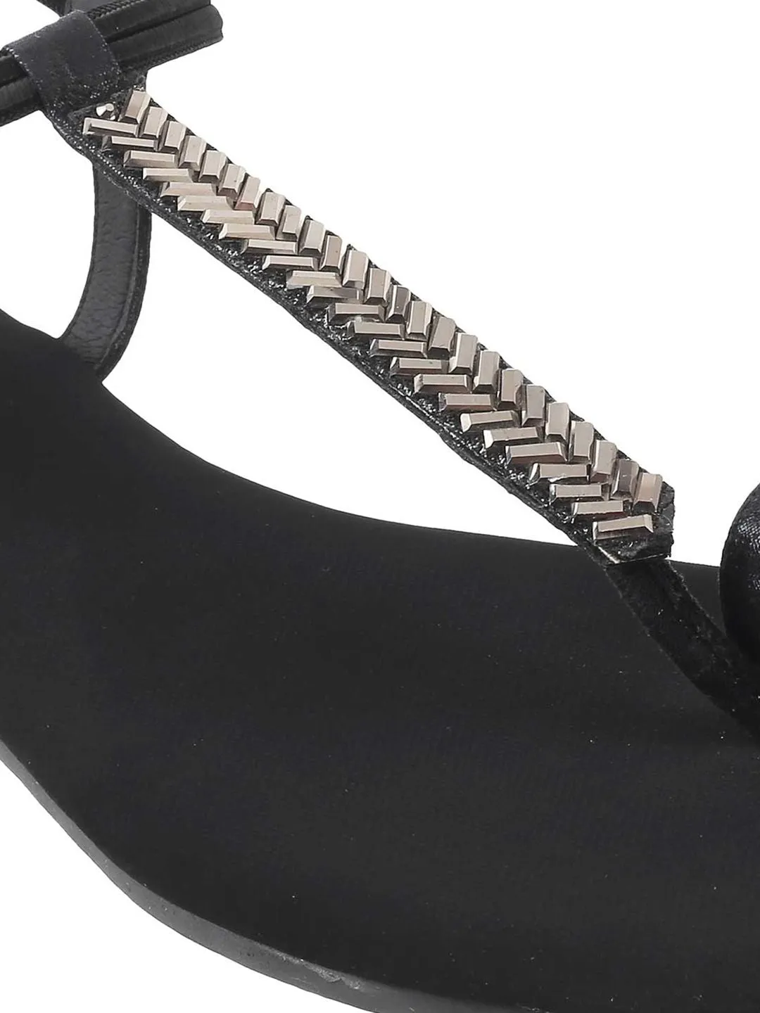 Mochi Women Black Embellished One Toe Flats