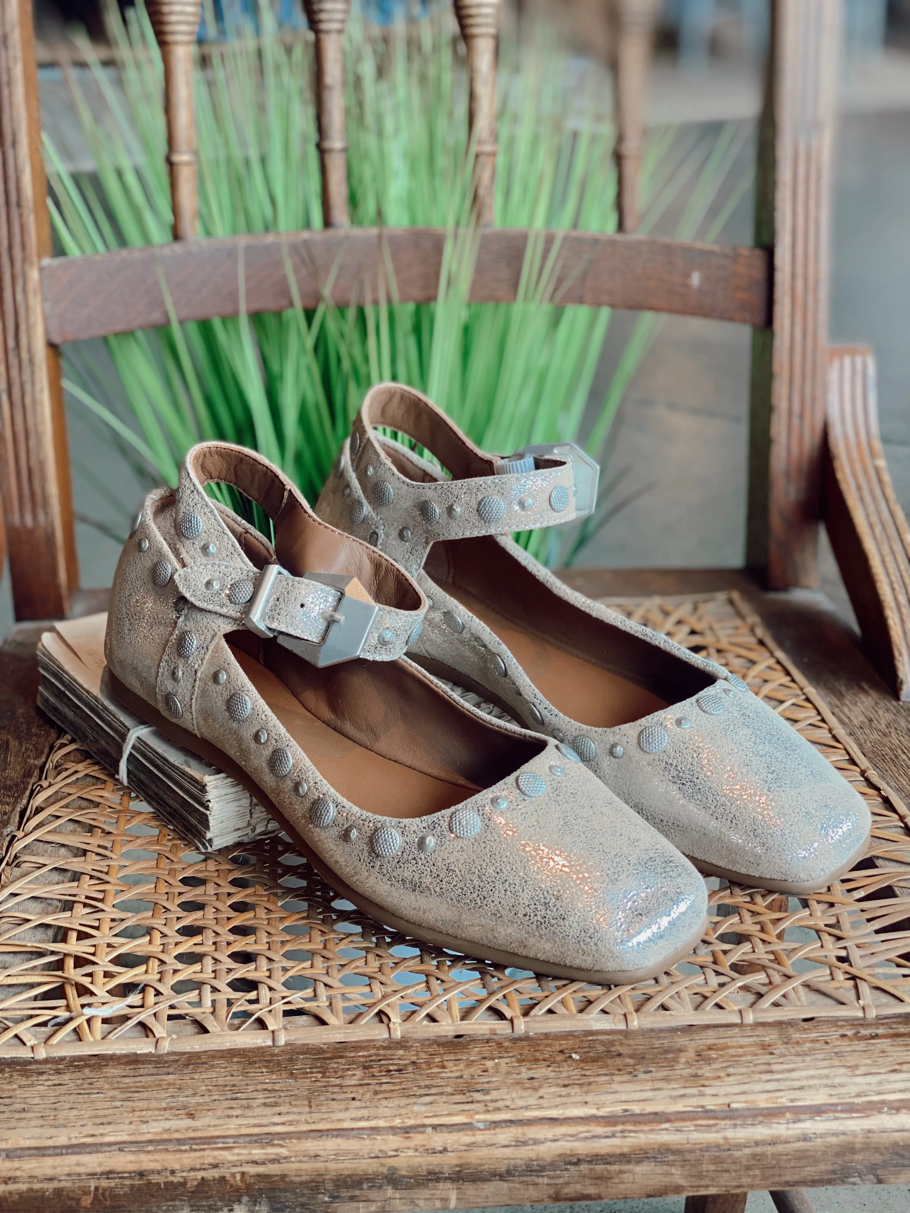 MYSTIC MARY JANE FLATS