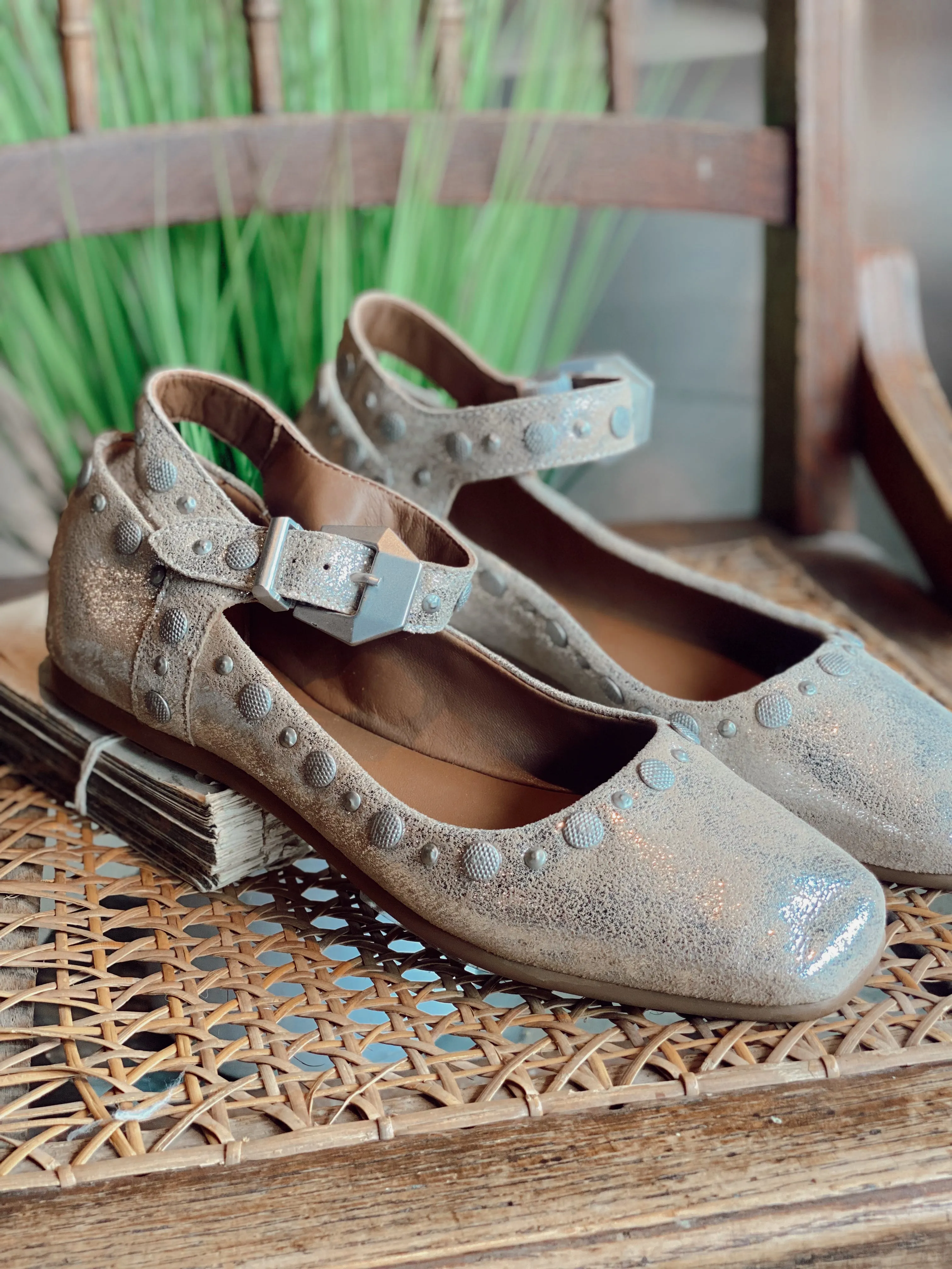 MYSTIC MARY JANE FLATS