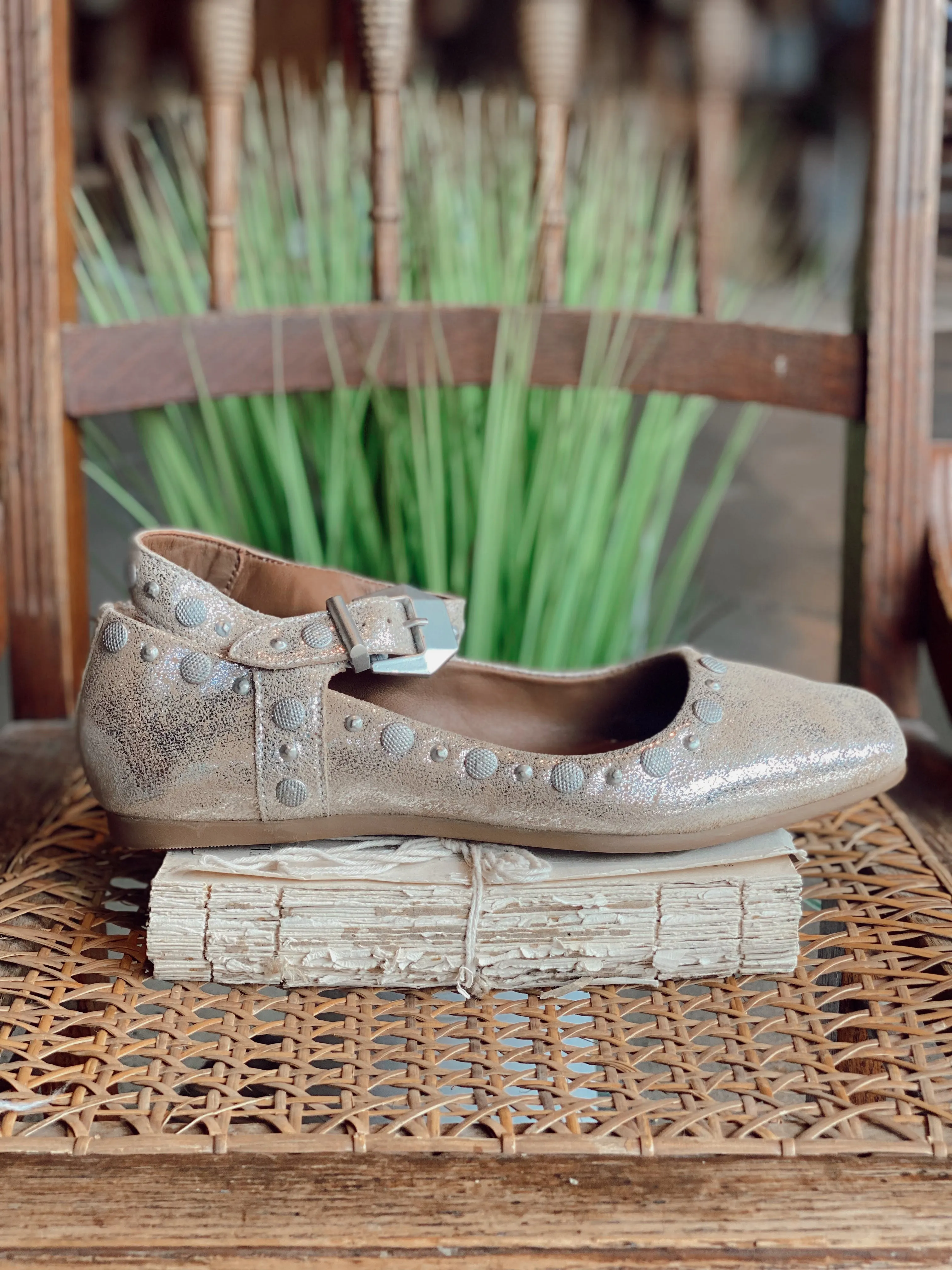 MYSTIC MARY JANE FLATS
