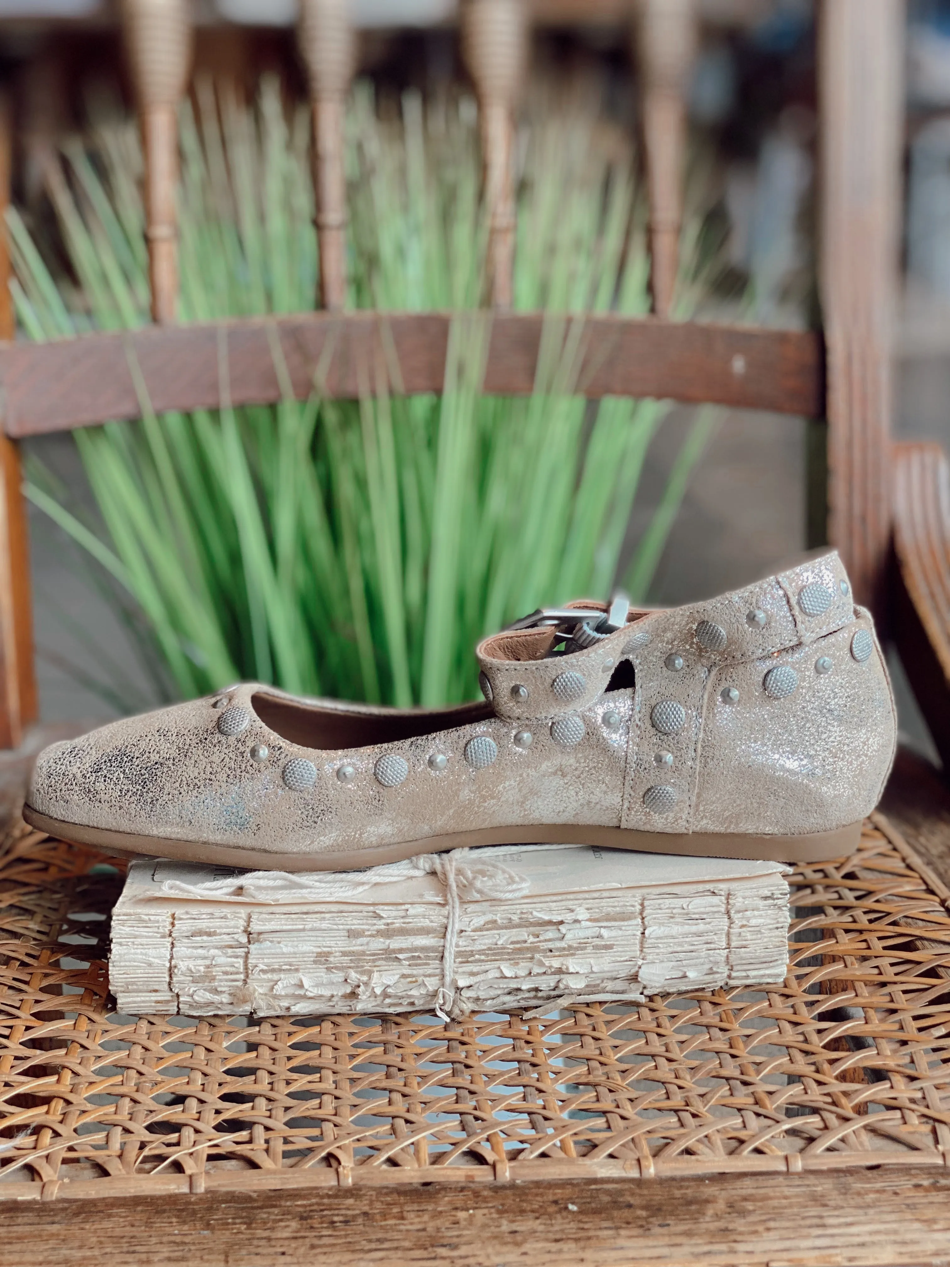 MYSTIC MARY JANE FLATS