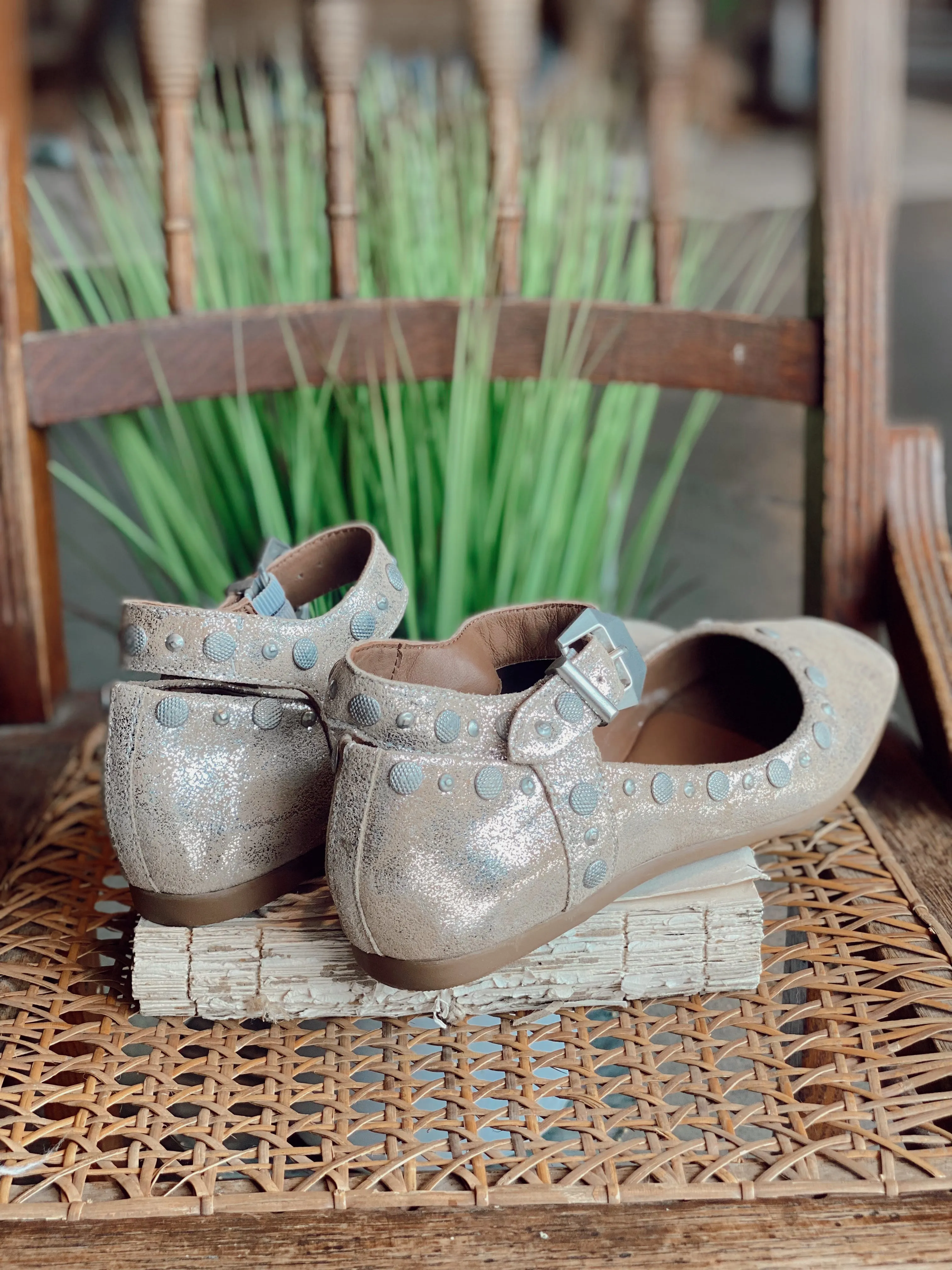 MYSTIC MARY JANE FLATS