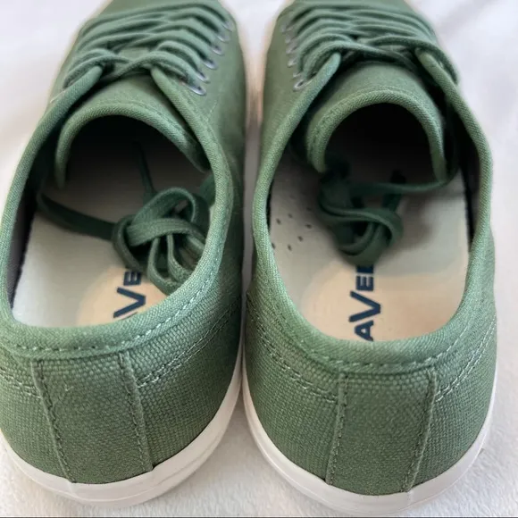 NWOT SeaVees Monterey Standard Canvas Sneakers