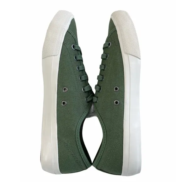 NWOT SeaVees Monterey Standard Canvas Sneakers