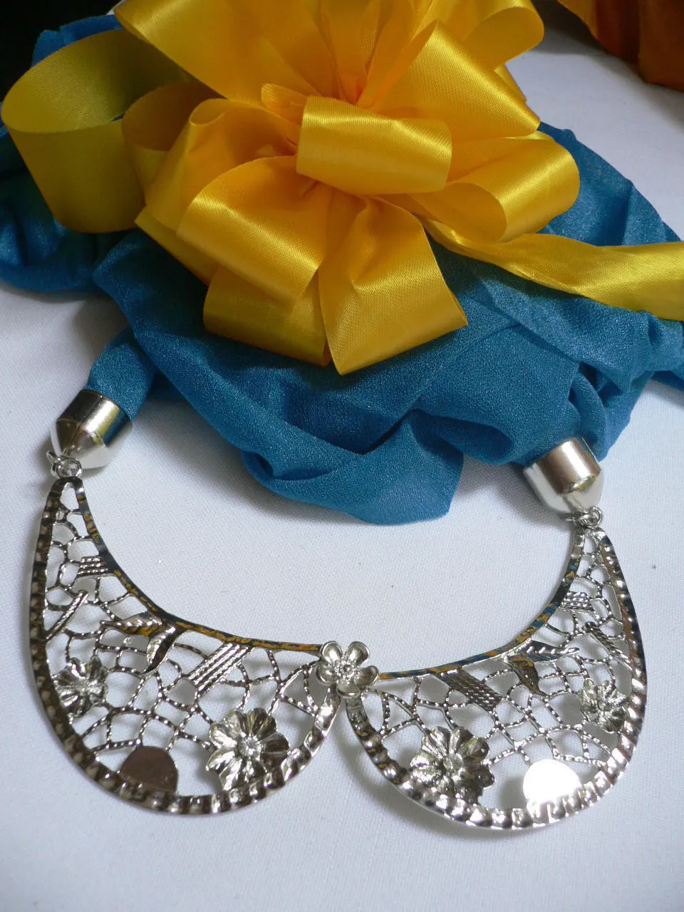 Royal Blue Scarf Necklace Silver Metal Flowers Collar Pendant Women Jewelry