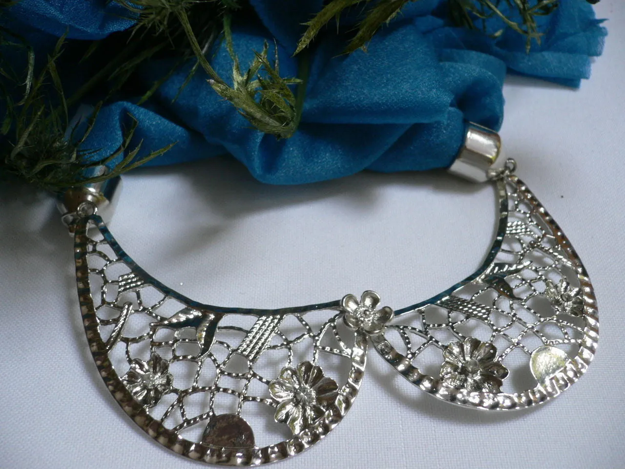 Royal Blue Scarf Necklace Silver Metal Flowers Collar Pendant Women Jewelry
