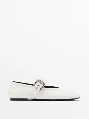 Soft ballet flats with buckle