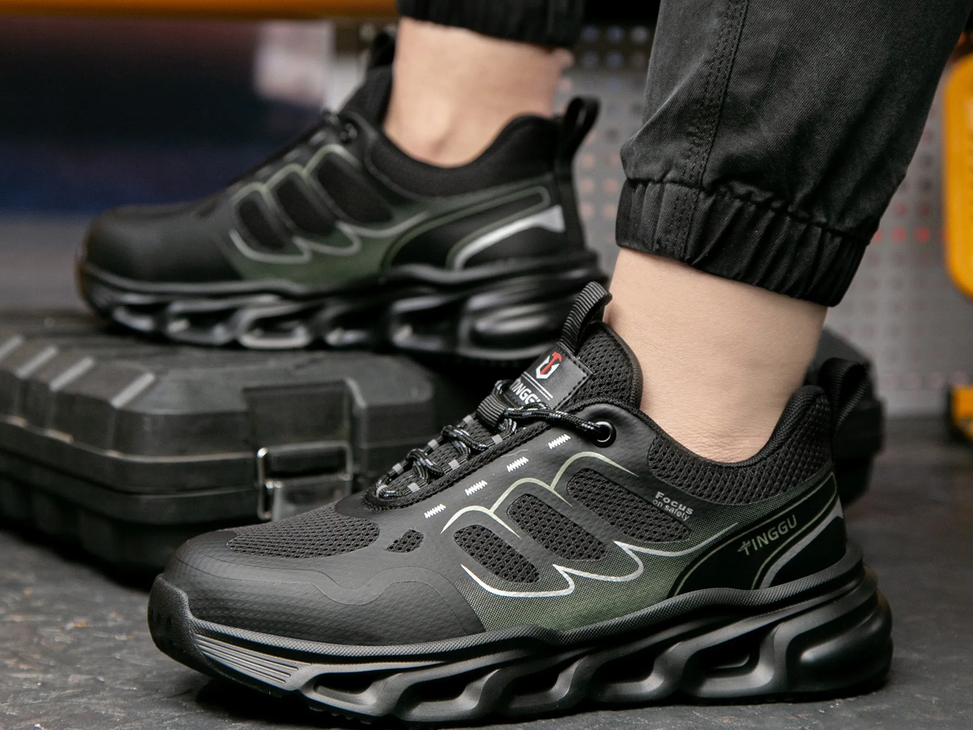Steel Toe Shoes for Men Lightweight Breathable Non Slip Work Safety Shoes Indestructible Sneakers