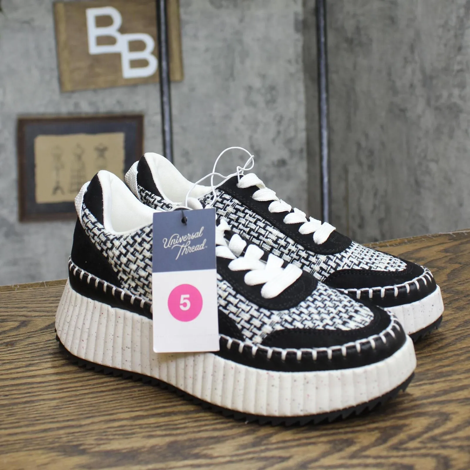 Universal Thread Womens Persephone Sneakers with Memory Foam Insole Black 5M