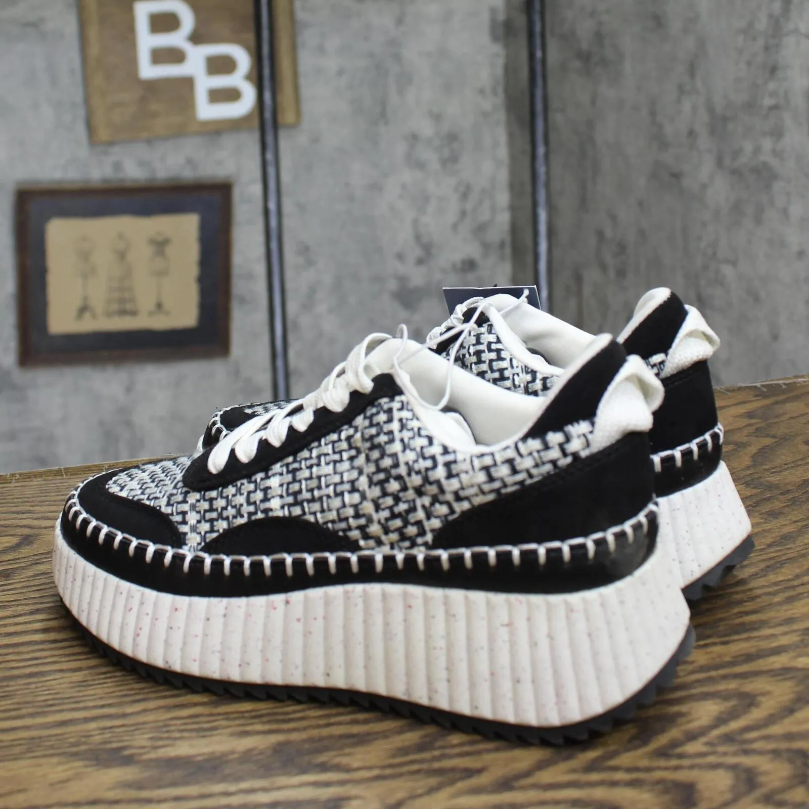 Universal Thread Womens Persephone Sneakers with Memory Foam Insole Black 5M