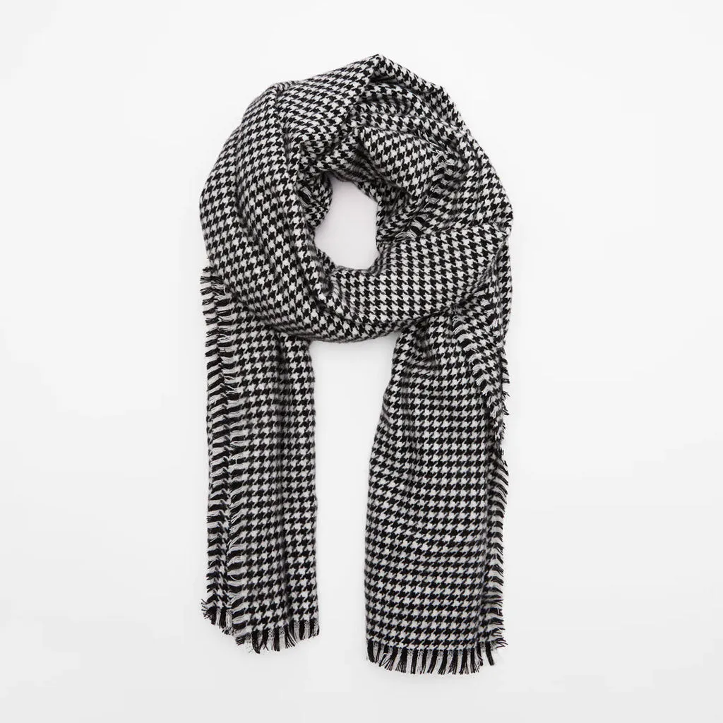 Vintage Houndstooth Print Frayed Blanket Scarf - Black