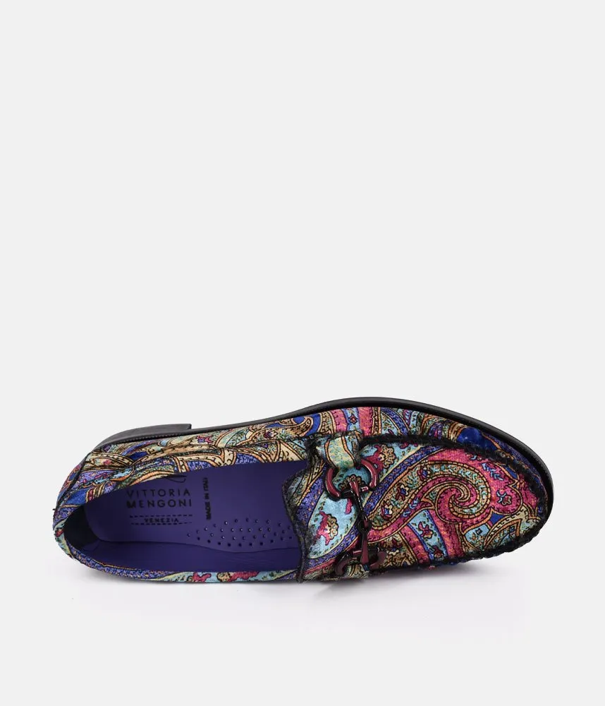 Vittoria Mengoni Gorgeous Oriental Loafers
