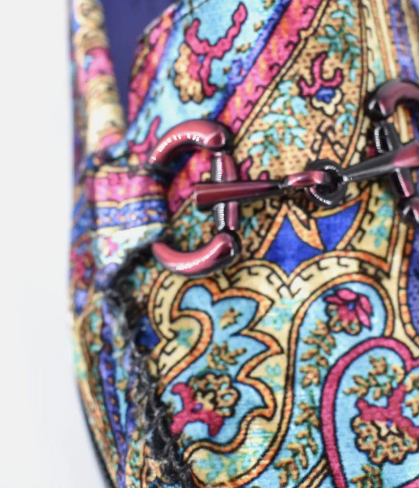 Vittoria Mengoni Gorgeous Oriental Loafers