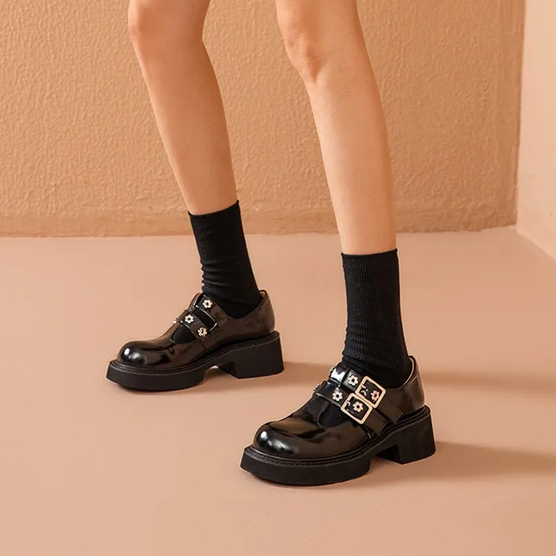 Women Genuine Cow Leather Round Toe Metal Eyelet  Flats