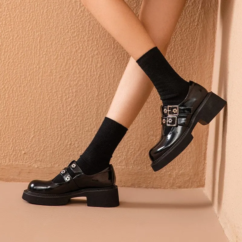 Women Genuine Cow Leather Round Toe Metal Eyelet  Flats