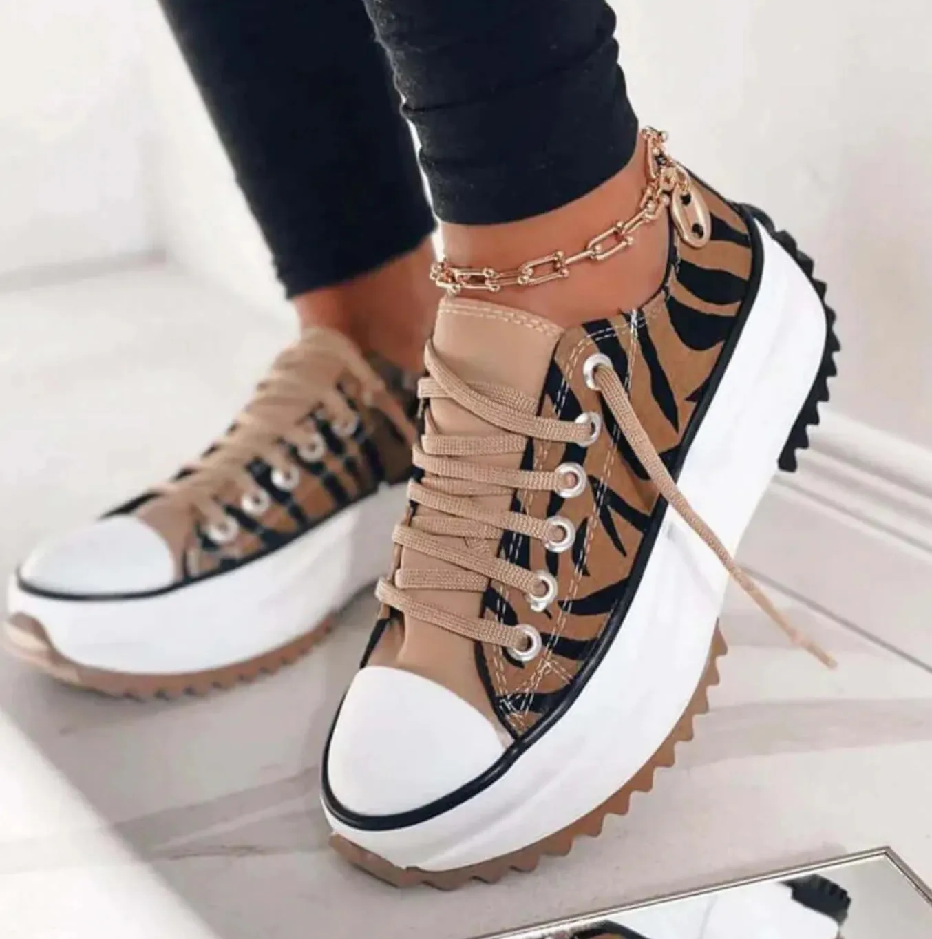 Yasmin | Comfortable Shoes